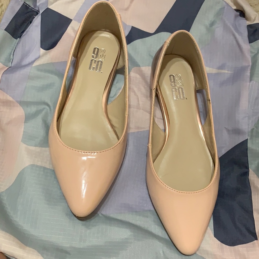 9&Co pointed toe flats with cutouts. - Picture 3 of 9